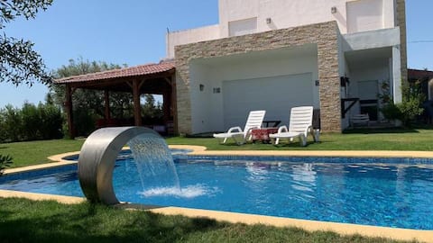 Luxury villa with swimming pool, not overlooked