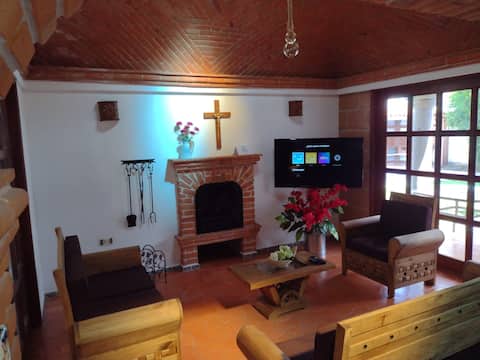 Successful Airbnb property: Quinta Lily: Heated pool, barbecue, fireplace in Tequisquiapan