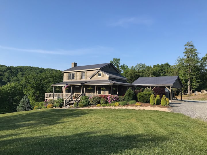 Mountaintop Retreat 3 Miles From Blowing Rock, NC Houses for Rent in
