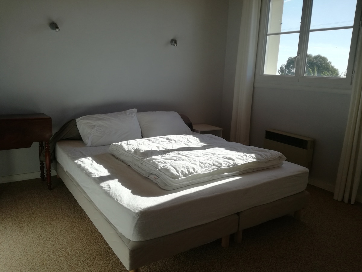 אחד מ -6 חדרי השינה (קומה 1)