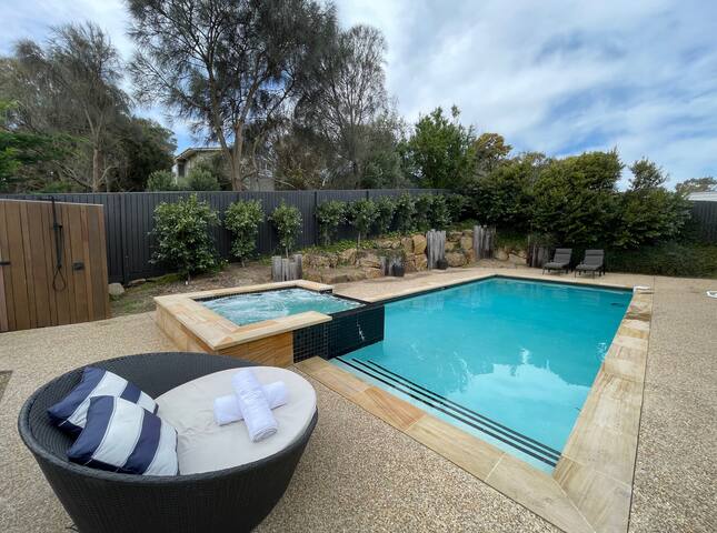 Substantial Sorrento in prime location gallery image 2