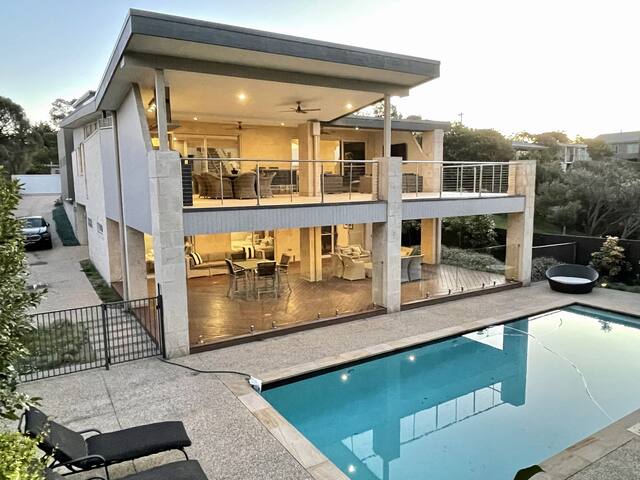 Substantial Sorrento in prime location