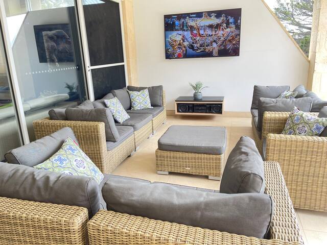 Substantial Sorrento in prime location gallery image 3