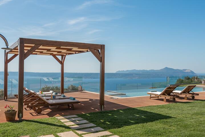 Aquila Villa, breathtaking view, big heated pool gallery image 3