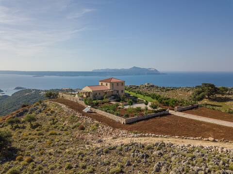 Aquila Villa, breathtaking view, big heated pool