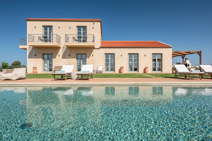 Aquila Villa, breathtaking view, big heated pool gallery image 2