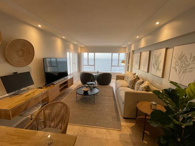 Seafront apartment with magnificent views gallery image 4