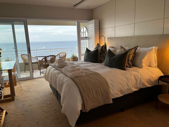 Seafront apartment with magnificent views