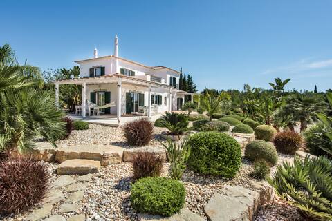 VILLA CARACOL Heated Swim Spa & Mini-Golf