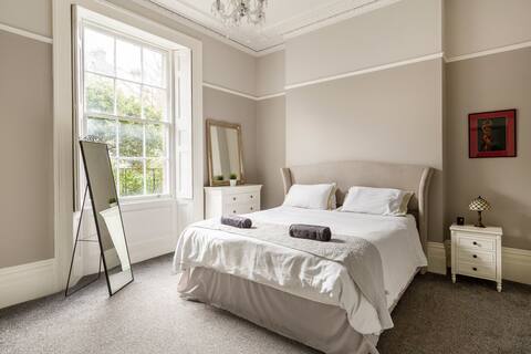Luxury garden flat in Clifton Village