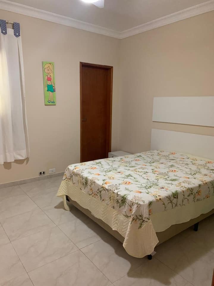 QUARTO 04 SUITE  COM 01 CASAL BOX-SENG - TETO-VENTILATOR