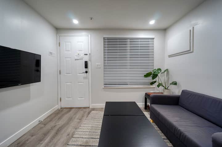 Private Entrance 2 Bedroom Basement - Vancouver