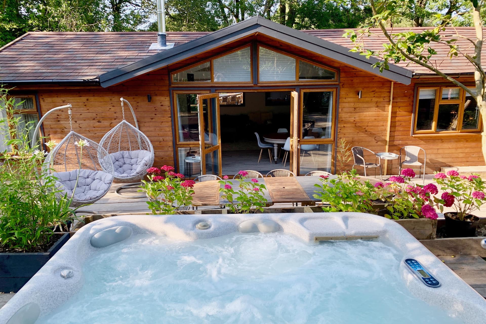 Chalet with Hot Tub and Wood burner - New Forest