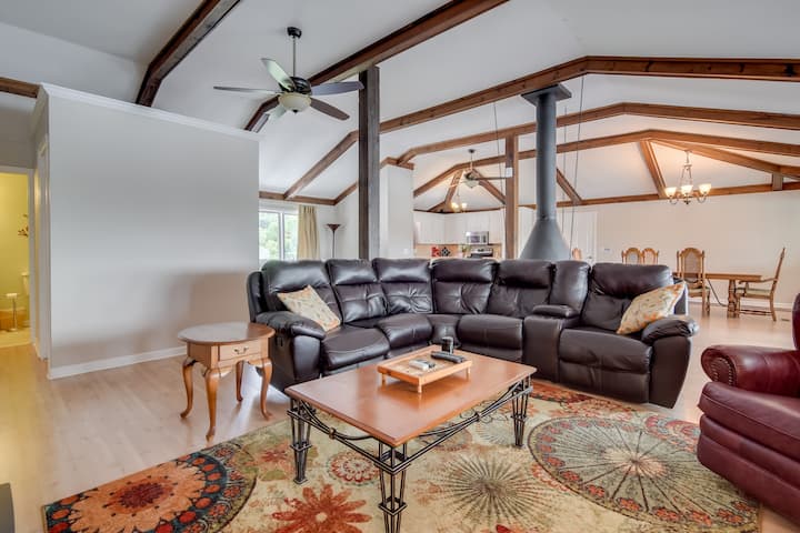 The River House is an upstairs rental with lodge cabin feel with and spacious floor plan, 55" Hg Smart tv, hanging fire place, recliner sectional, 2 dining areas, open kitchen, pergo flooring, and wide open views of the water from every area.