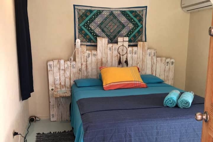 带空调的标准双人床