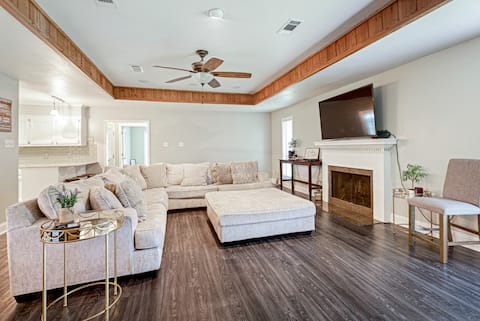 NEW Huge Trendy 4bdr 2 King Size Beds @Siegen I-10