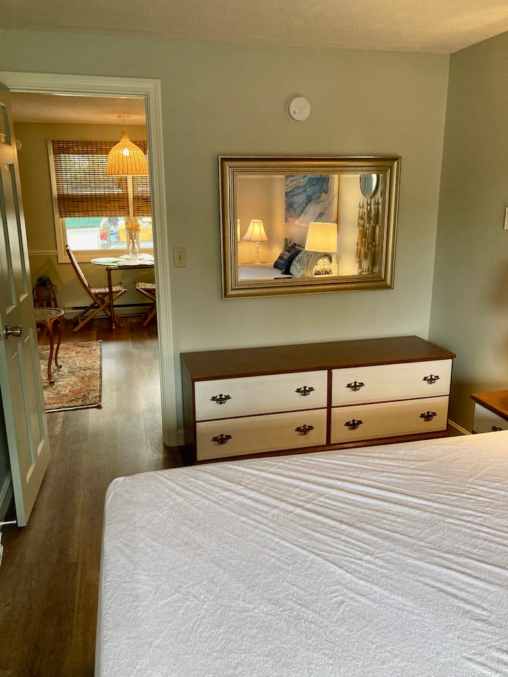 يرجى عدم نسيان إحضار ملاءات الملكة والبطانيات والوسائد ومناشف الحمام الخاصة بك.