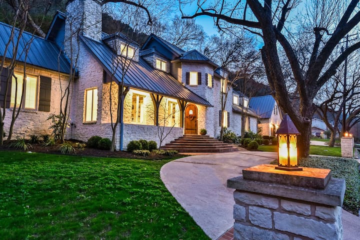 Luxury Lake Austin: Pool, Hot Tub & Boat Dock