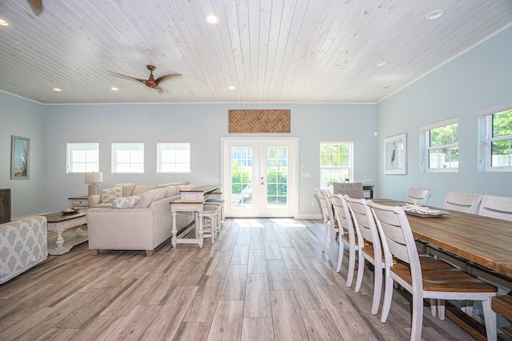 Destin Beach House For 28 With Heated Pool/grill - Miramar Beach, FL