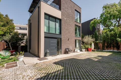 Luxury Villa! AC, Rooftop & Terrace close to Paris