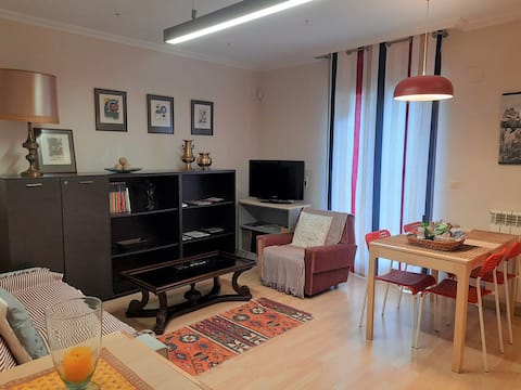 Anuncio de Airbnb popular: Downtown apartment with AC in historic building en Aragón