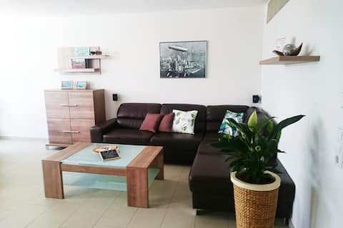 Beliebte Airbnb-Anzeige: "Gardenside" Apart. large terrace 3 km to the Lake in Friedrichshafen