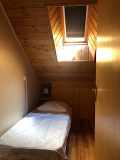 Mala soba 3 :  1 krevet za jednu osobu 80/100