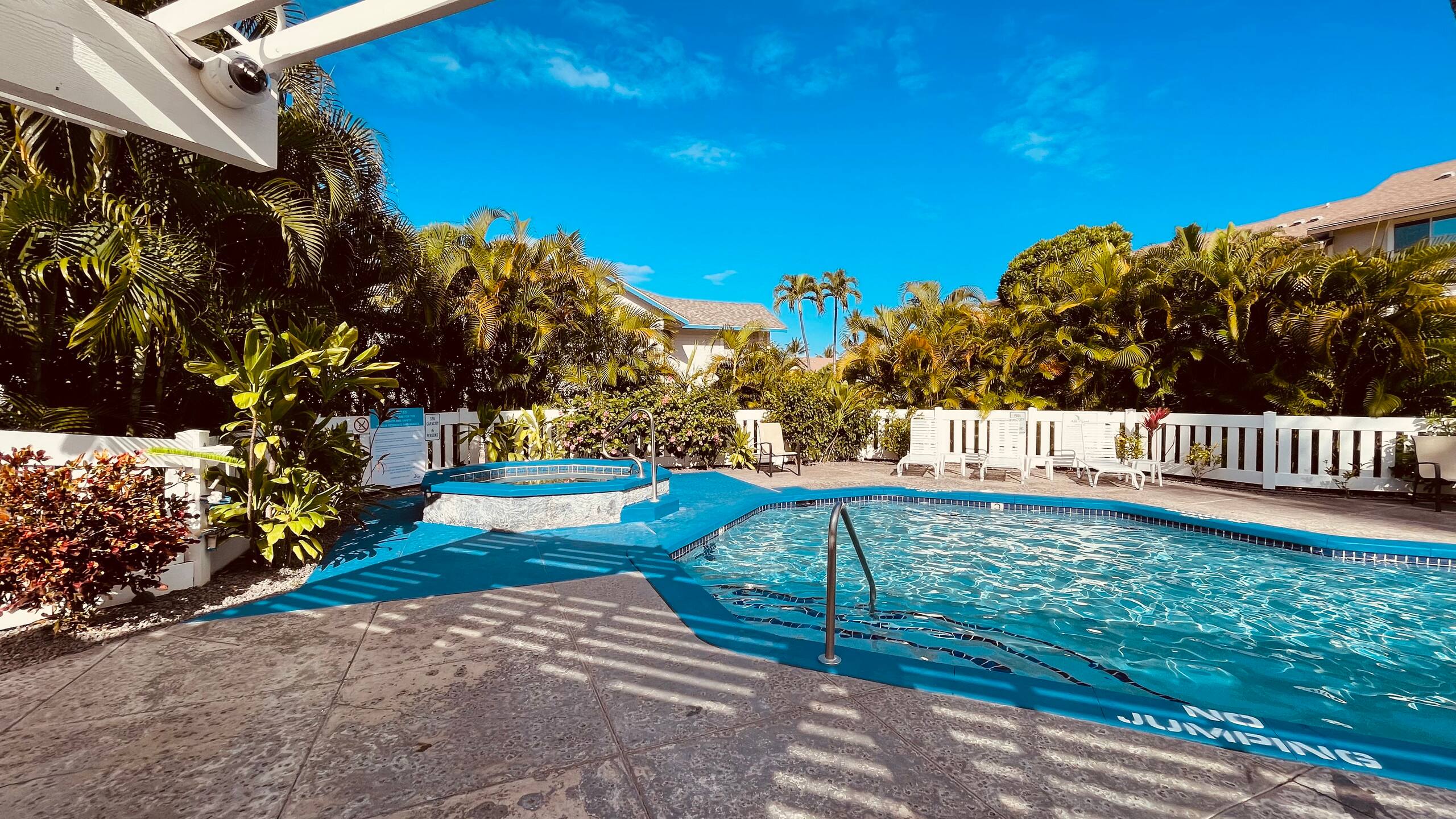 Condo in Kailua-Kona · ★4.67 · 2 bedrooms · 3 beds · 1 bath - Image 36