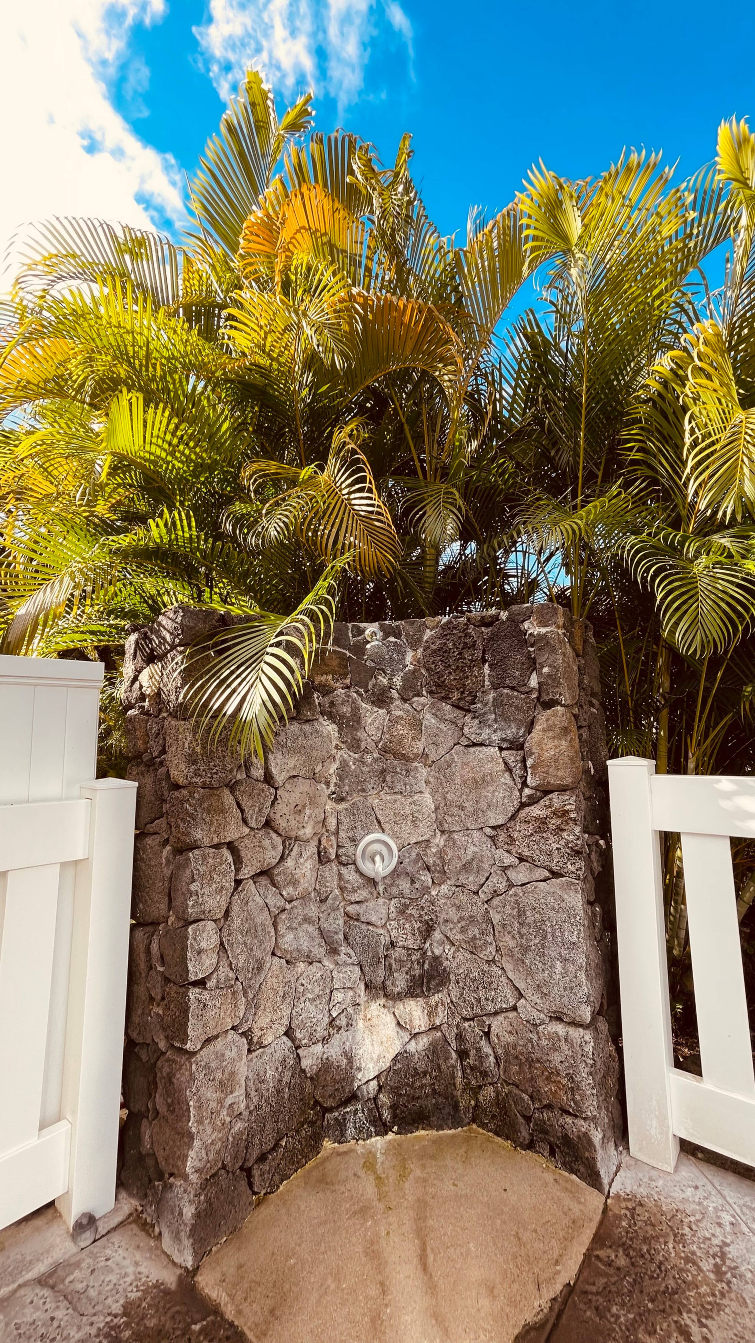 Condo in Kailua-Kona · ★4.67 · 2 bedrooms · 3 beds · 1 bath - Image 41