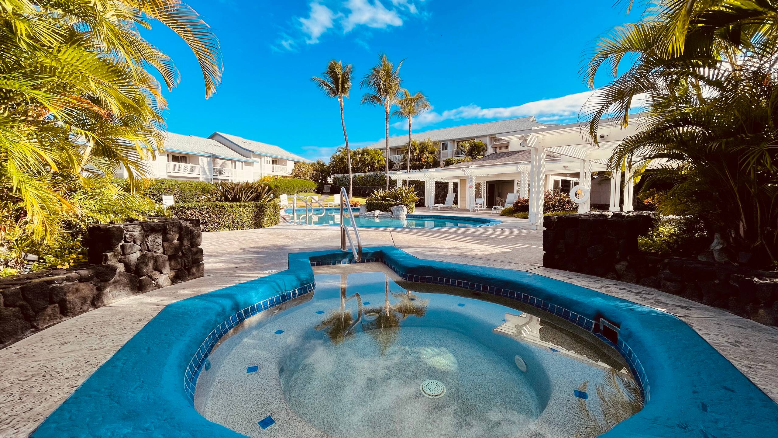 Condo in Kailua-Kona · ★4.67 · 2 bedrooms · 3 beds · 1 bath - Image 39