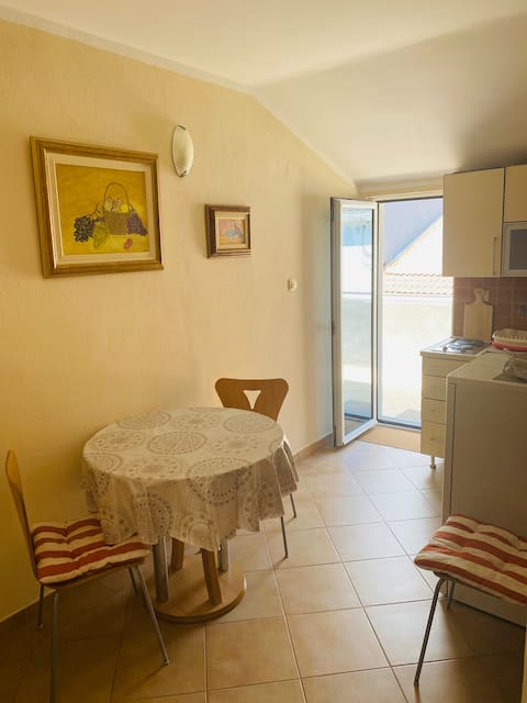 Top performing Airbnb: Cozy apartment for two near beach in Lazi