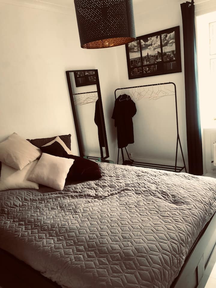 ห้องนอนเดียวกัน