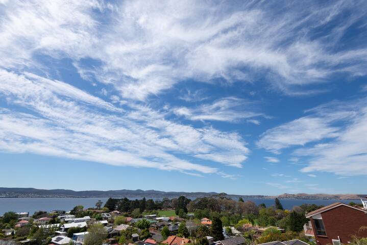 567, Luxury with river & city views gallery image 3