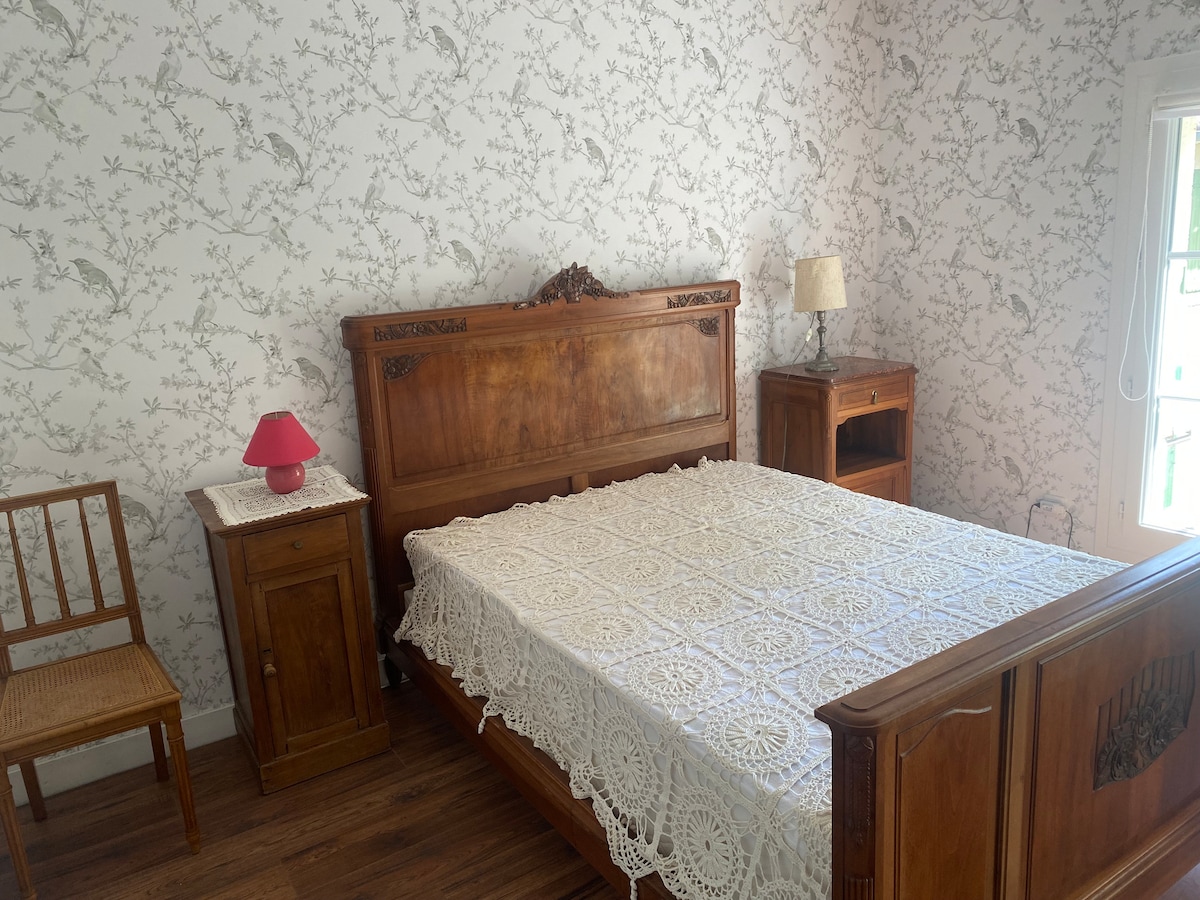 Spálňa 1: manželská posteľ