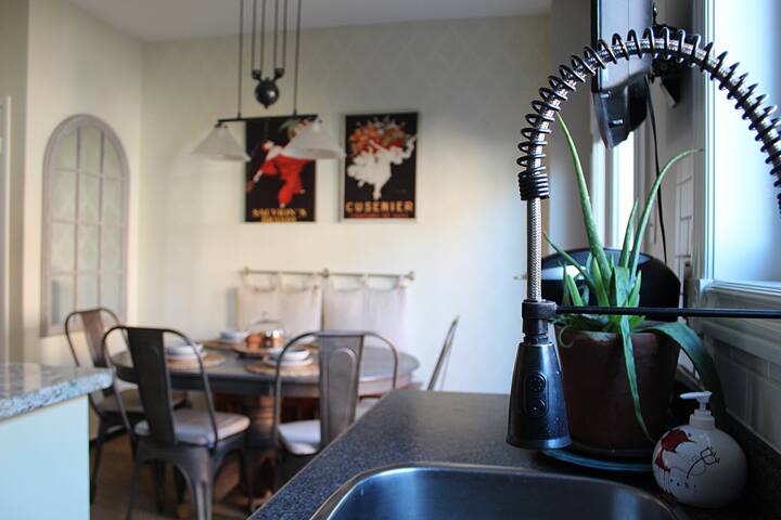 LakePark Artsy 3 bedroom Townhouse/w 1 Parking