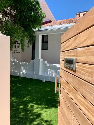 Spacious, renovated family home in Green Point gallery image 3