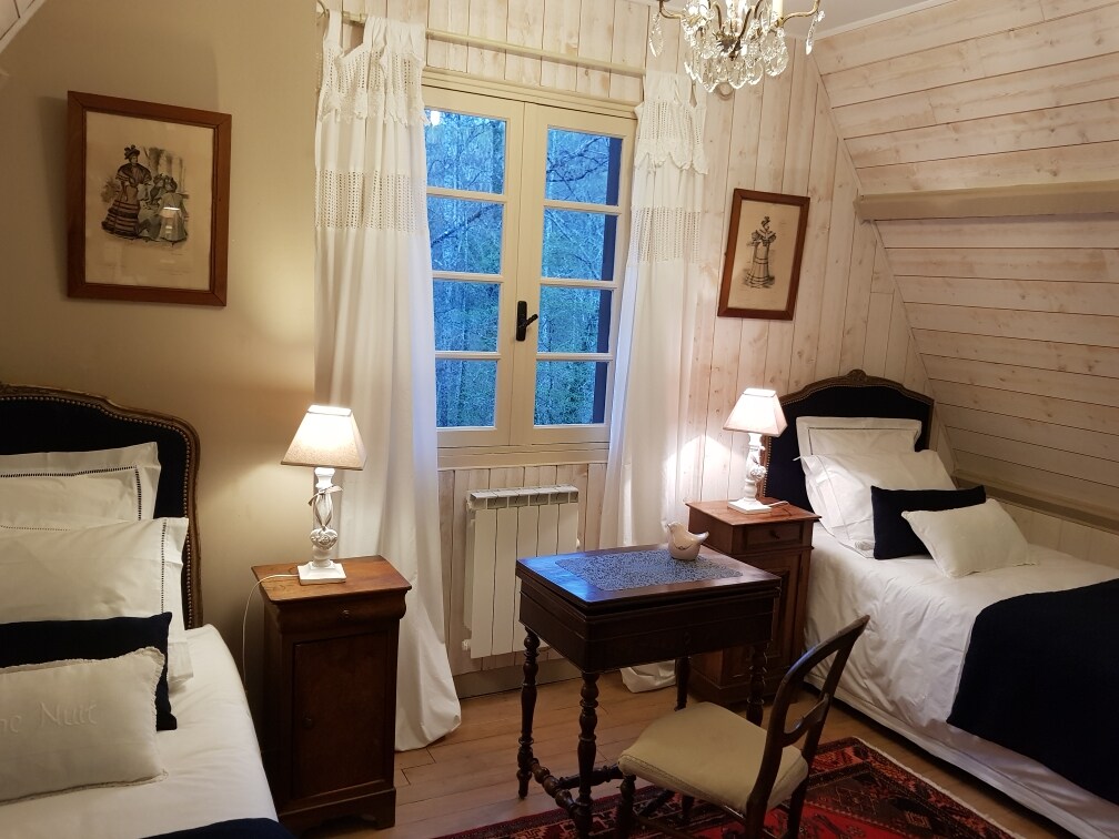 Izba na poschodí(2 samostatné postele 90 x 200).