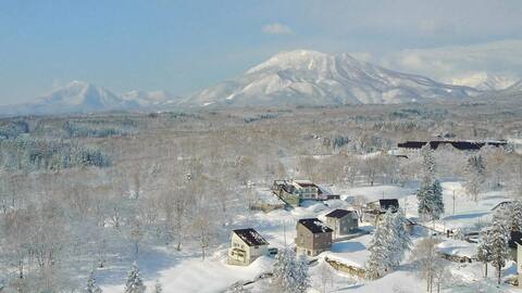 Spacious 5 Bedroom Chalet. Powder Peaks, Myoko