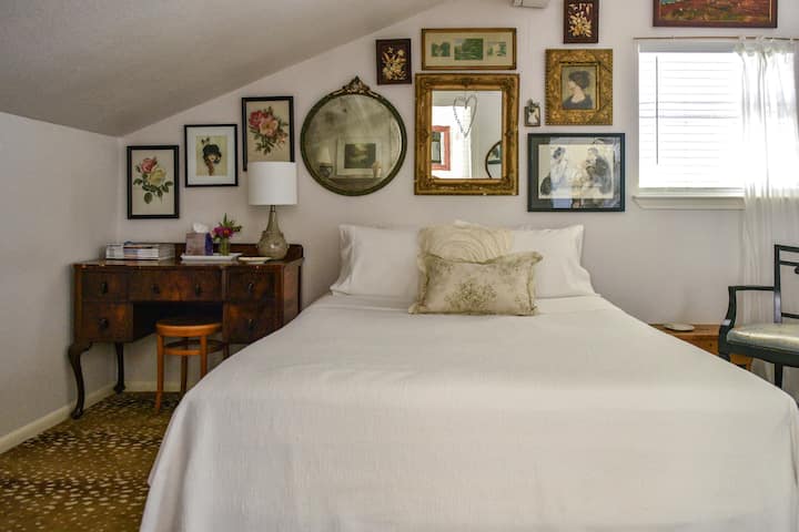 Main Bedroom off Kitchen/Dining with full bath and closet area 