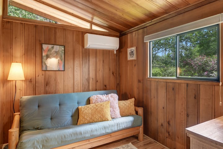 Dhomë gjumi për vizitorët me futon.