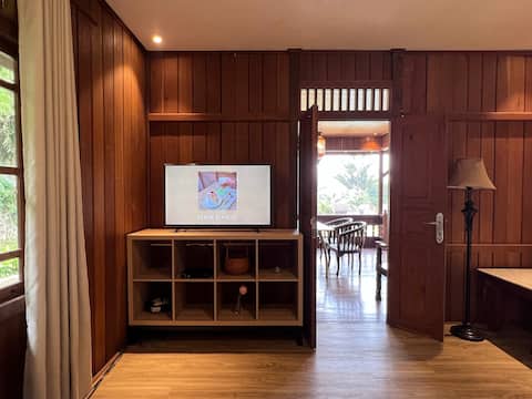 2 Bedroom Cottage in a Large Hillside Villa