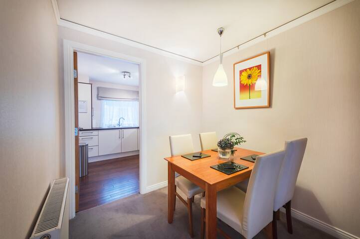 Spacious 2 Bedroom Apartment by Mansley gallery image 3
