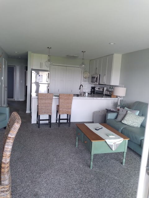 Water/Marina View Exquisite GH/SL 1 King BR Condo