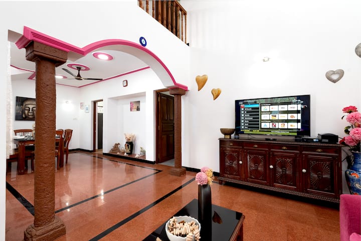 Well furnished villa for rent in Goa with swimming pool and fully equipped kitchen.