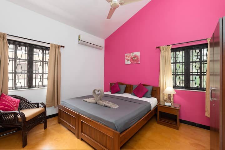 3BHK Villa with shared pool close to the beach