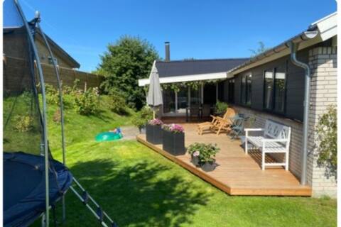 Family-friendly house close to forest and beach