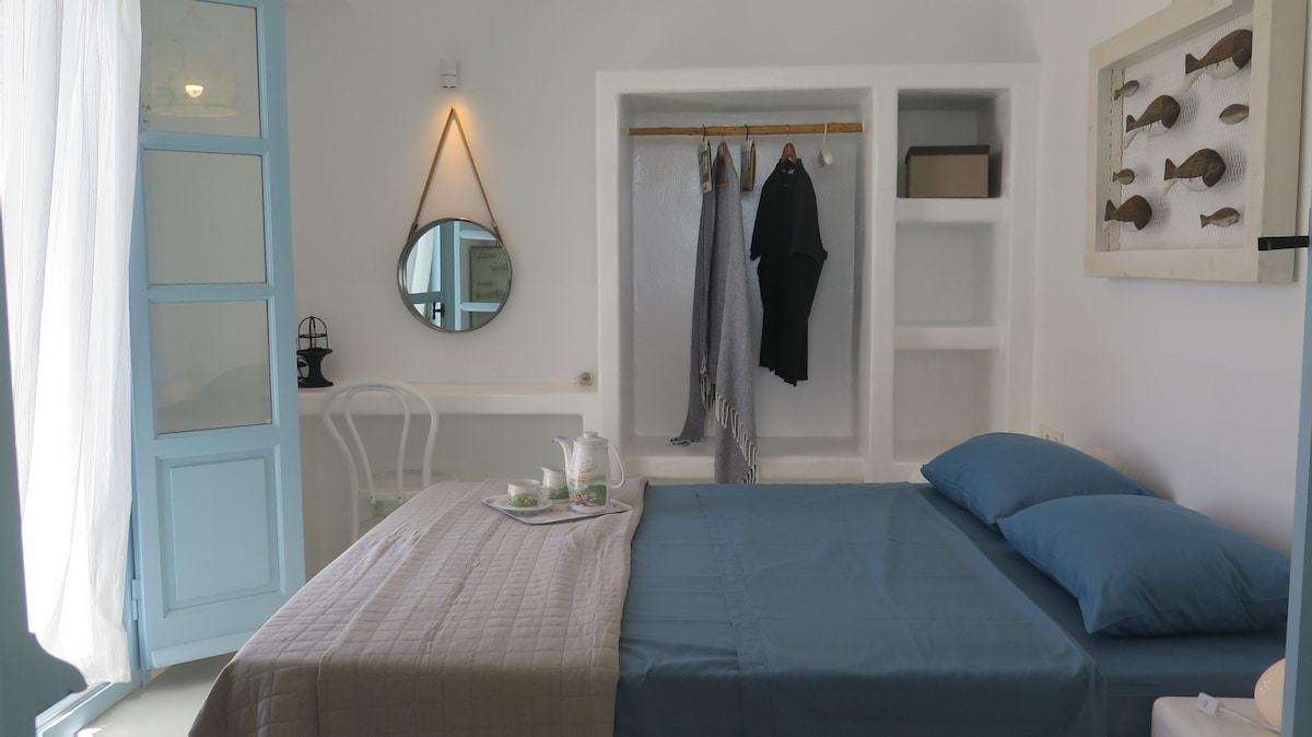 Bedroom with double bed - ground floor. 