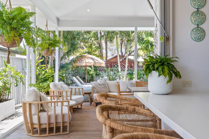 Palm Cove Gated Beachside Retreat gallery image 5