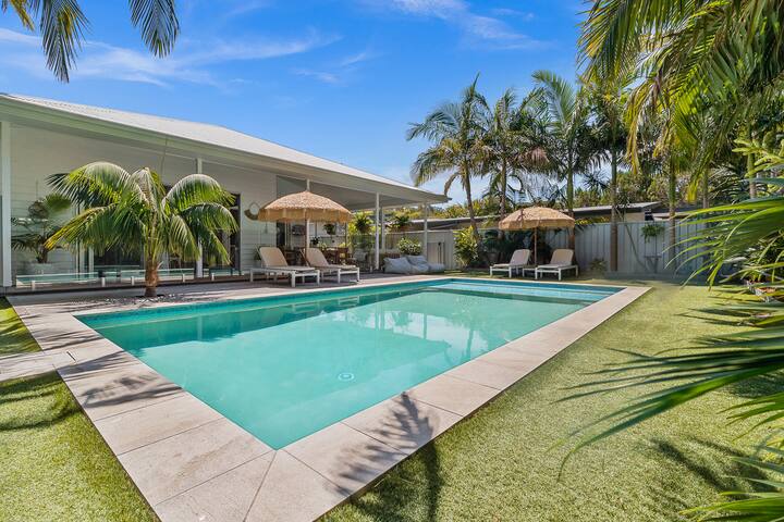 Palm Cove Gated Beachside Retreat gallery image 3