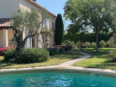 Secluded airy luxury Provençal bâtisse superb pool